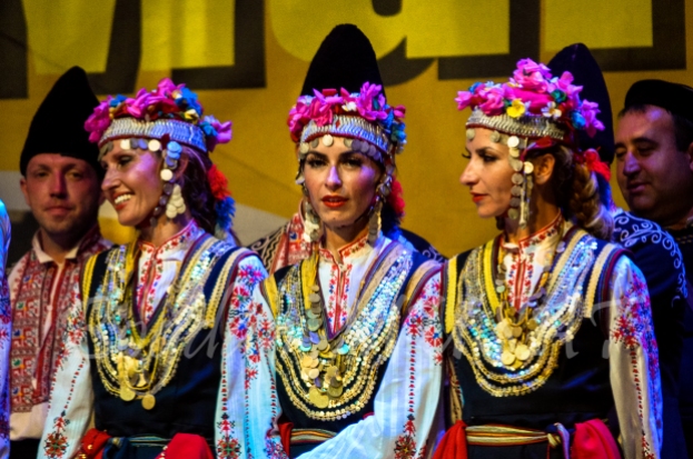 Bogatia coloristica a costumelor populare din Bulgaria